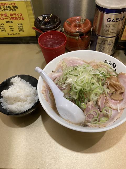 秋葉原のラーメンはごっつですね