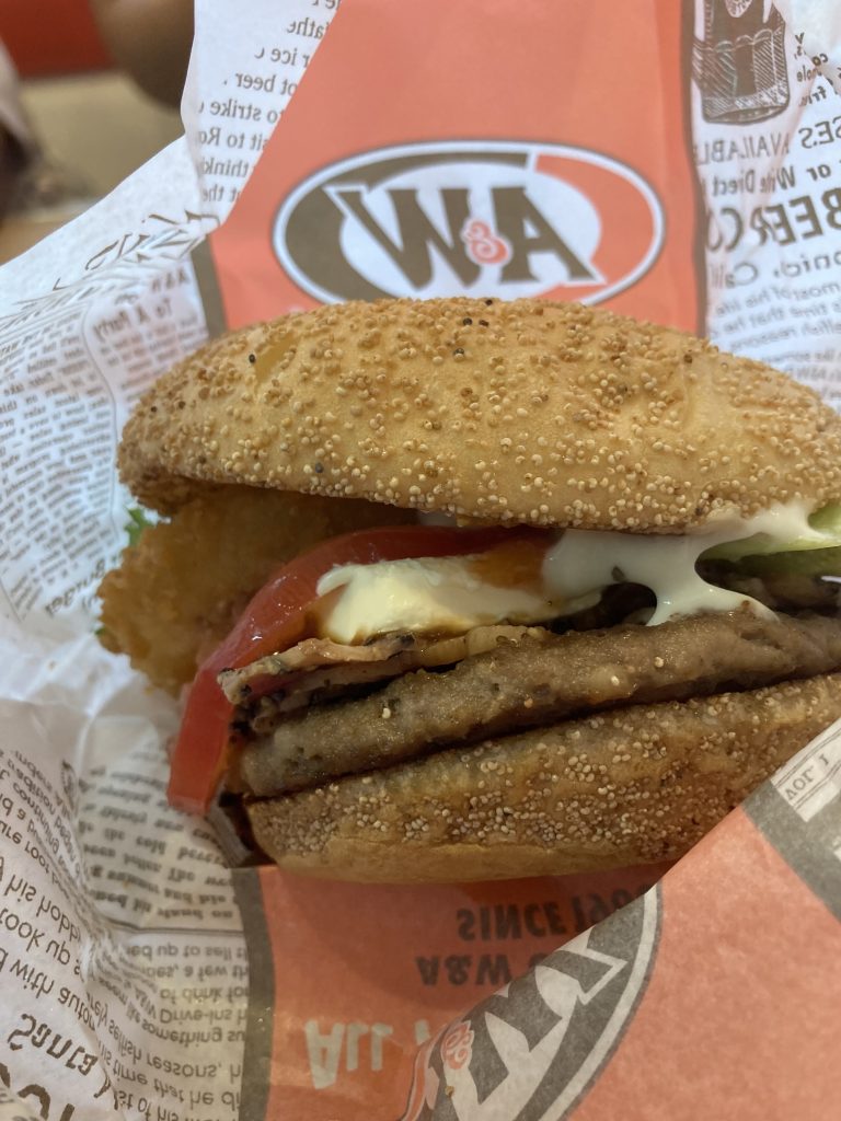 【子連れファミリー旅行】沖縄と言えばA&Wのハンバーガー