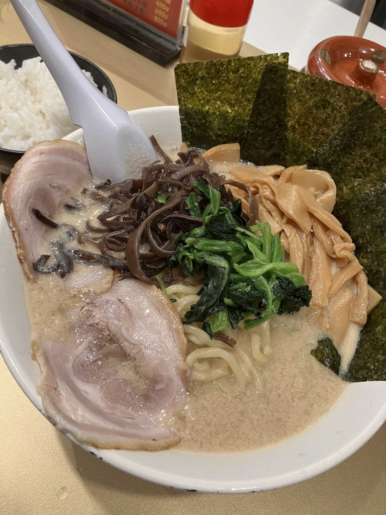 秋葉原ラーメンごっつ で家系超ごっつラーメン を食べてみる